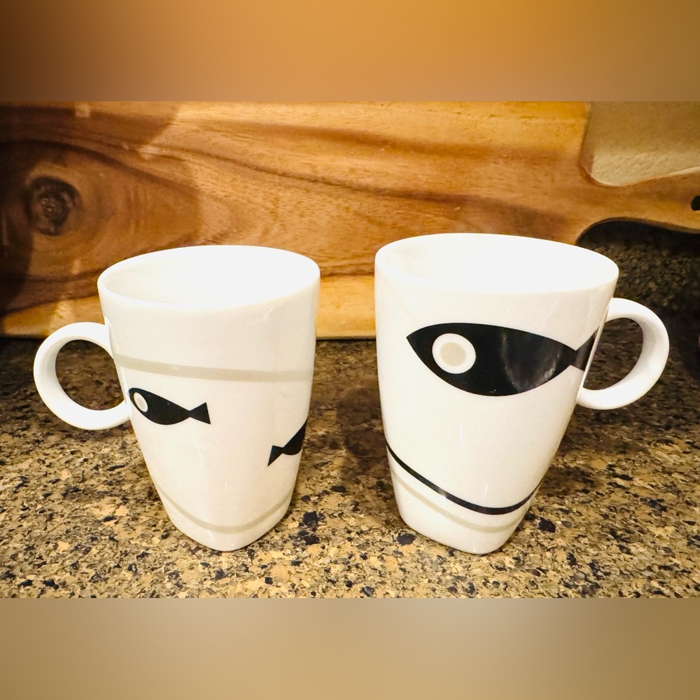 Maxwell & Williams MCM mugs black & white fish neutral